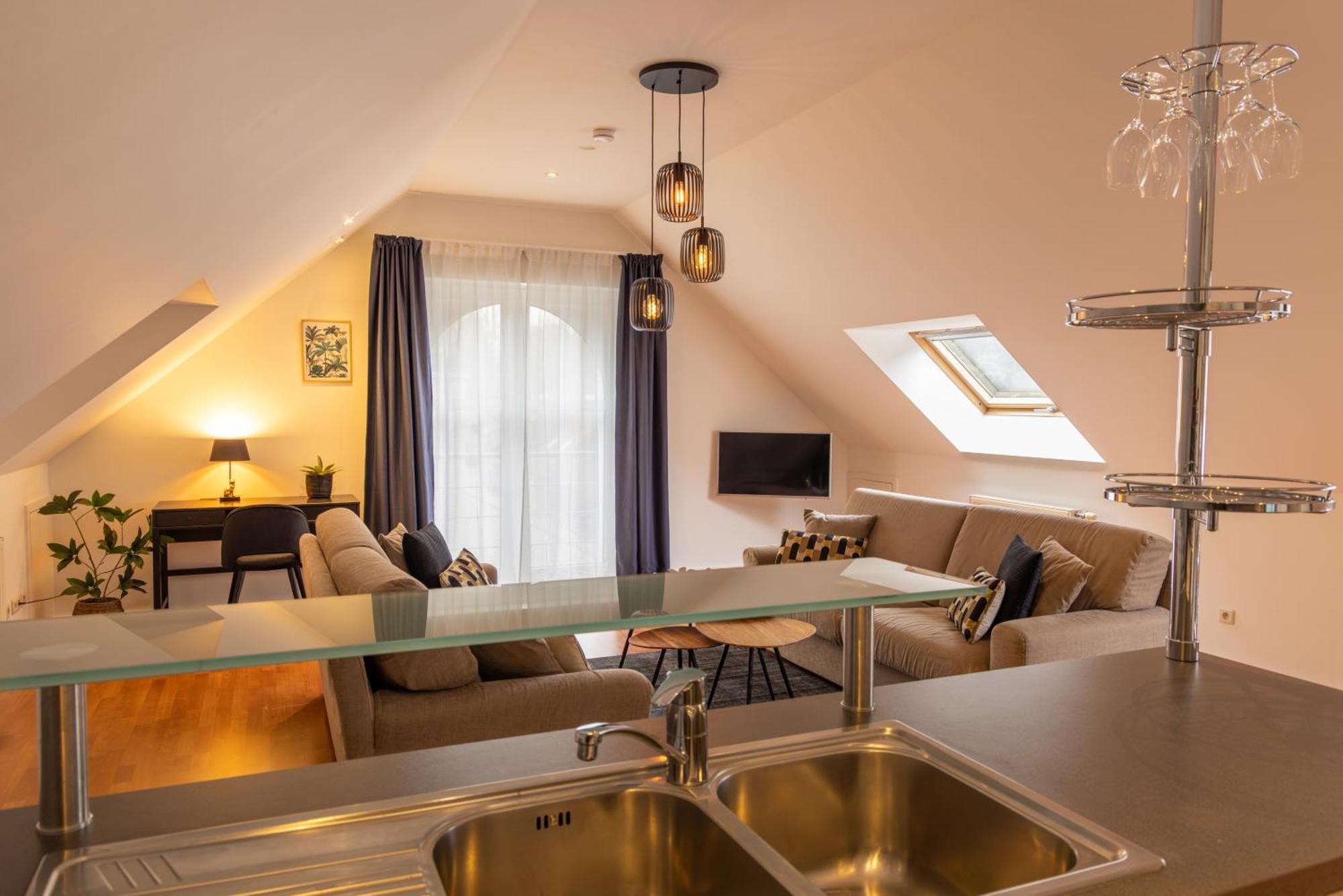 אאוד - הברלי Hotel & Apartments Bibois Leuven מראה חיצוני תמונה